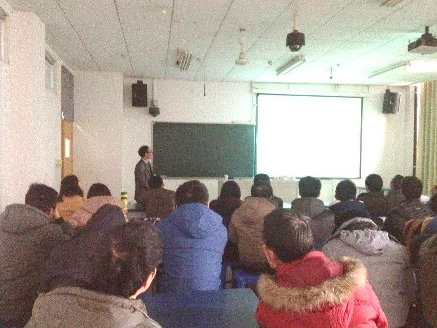 大家专心聆听，汲取经验