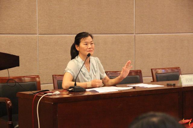 党委副书记何丽君发表讲话