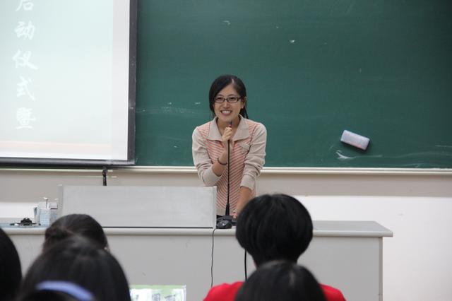 研究生陈周丽发表讲话