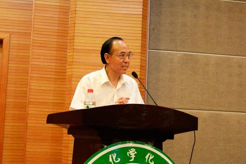 党委书记李兴听致辞