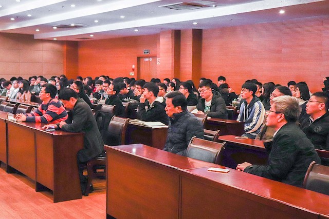 2017.11.24+专注听讲的师生