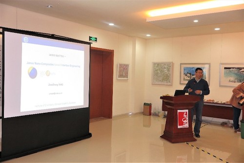 中科院化学所杨振忠教授作邀请报告