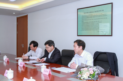 教育部“长江学者”特聘教授、国家杰出青年基金获得者刘俊秋与我校签约