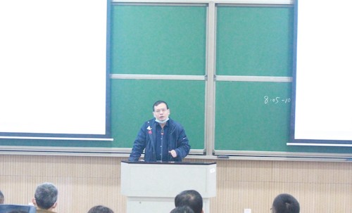 有机硅重点实验室主任、博彩网
院长章鹏飞在会上作表态发言